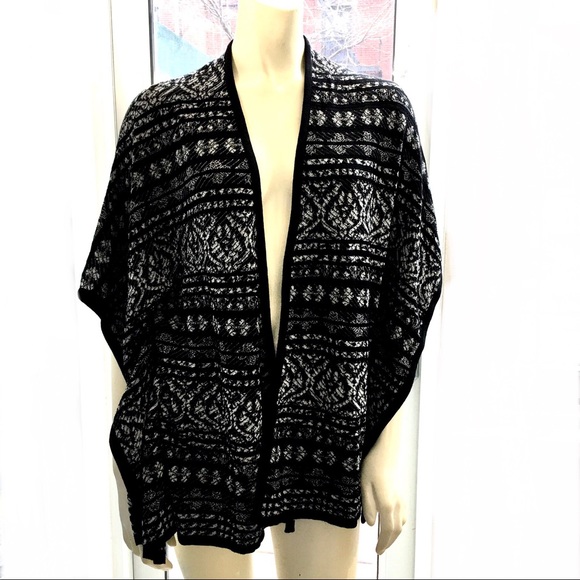 Chico’s Light Weight Black White Knitted Ruana 1 - Picture 1 of 7